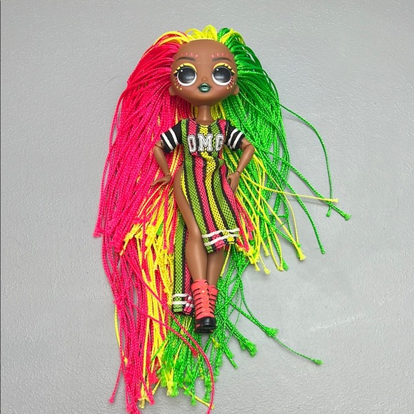 LOL Surprise OMG Queens Miss Divine Sways Black Jamaica Rasta Doll - Picture 1 of 6